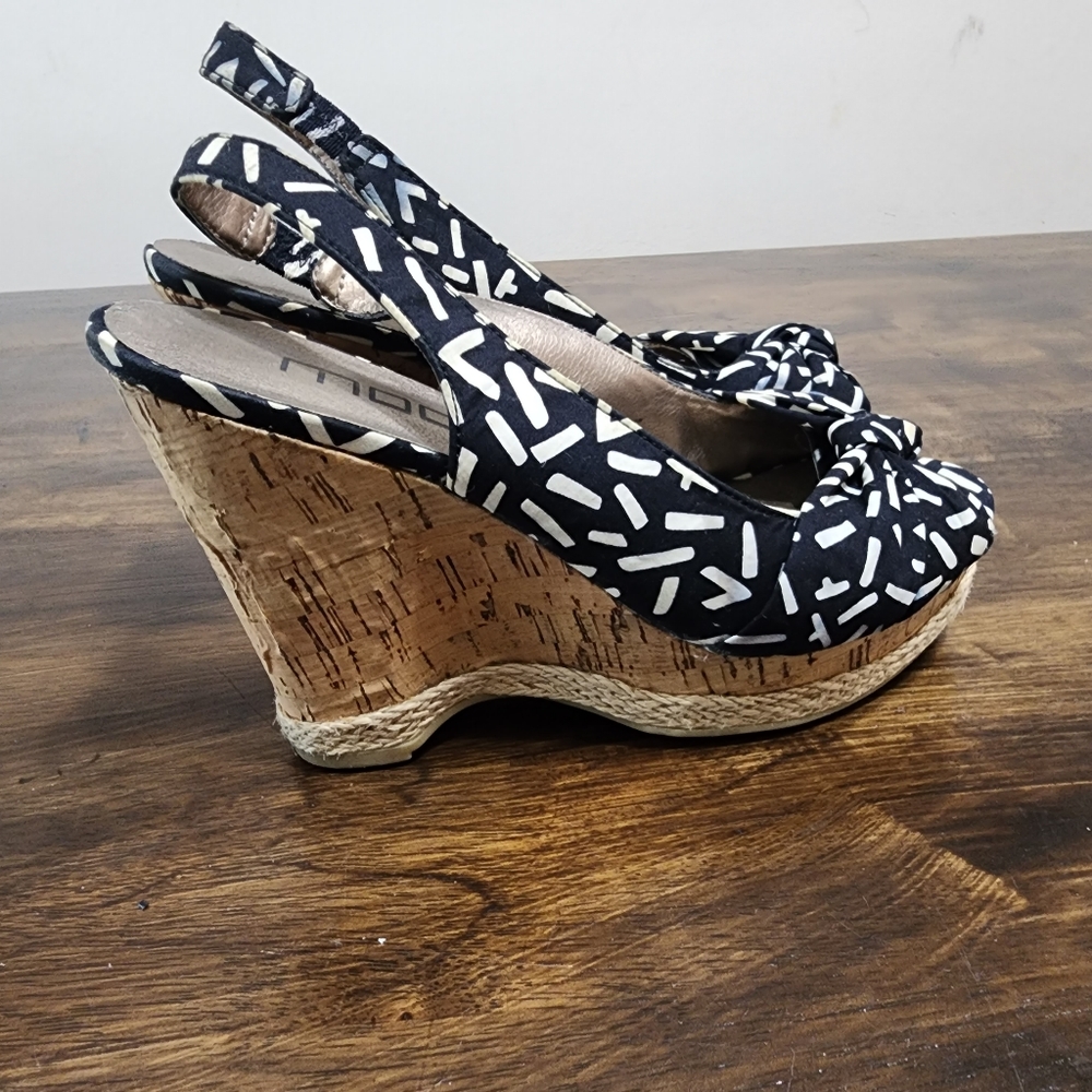 Moda Women's Size 7M Wedge Heels black & white